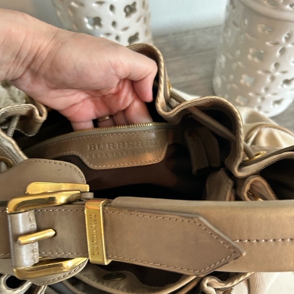 Authentic/ Burberry shoulder bag, beige/leather/design with gold metal - Picture 3 of 10